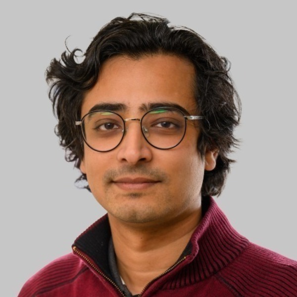 Headshot of Saurja DasGupta